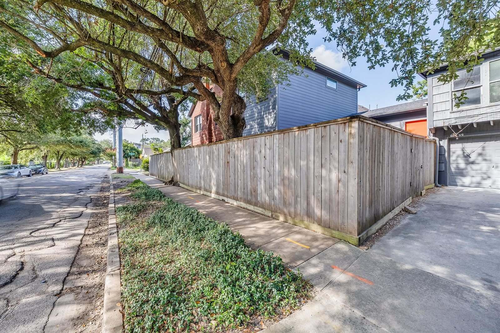 1900 Hawthorne Street, Houston, TX 77098