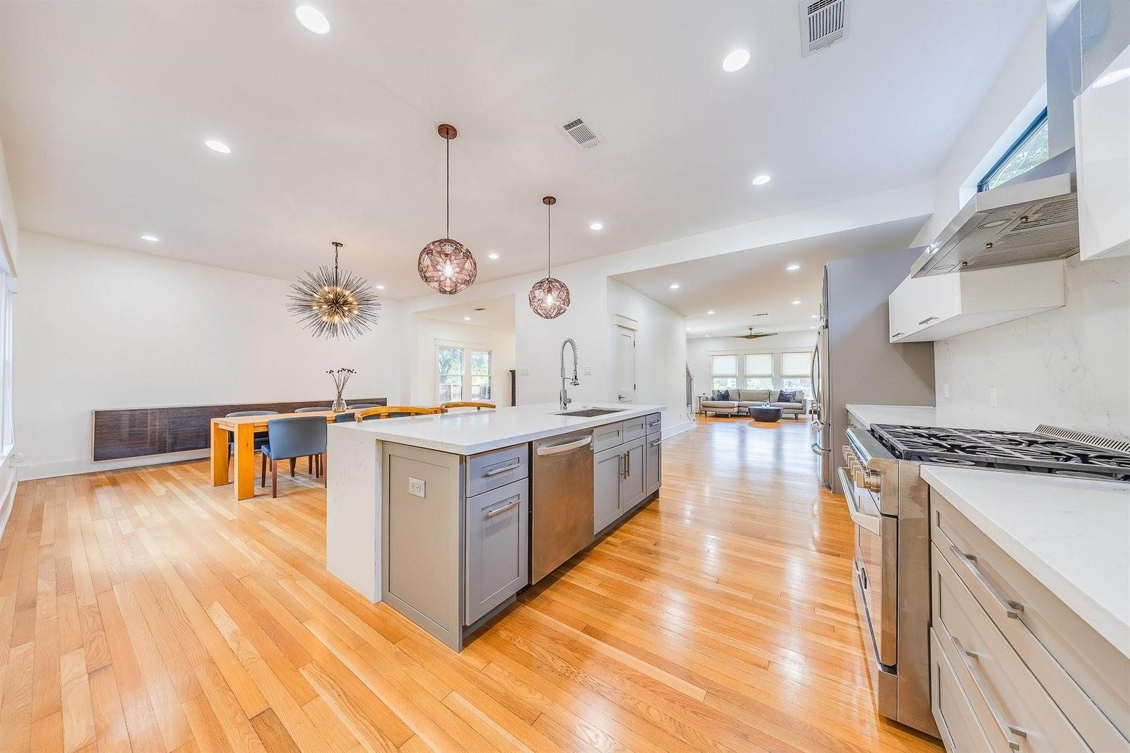 1900 Hawthorne Street, Houston, TX 77098