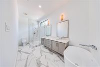 1900 Hawthorne Street, Houston, TX 77098