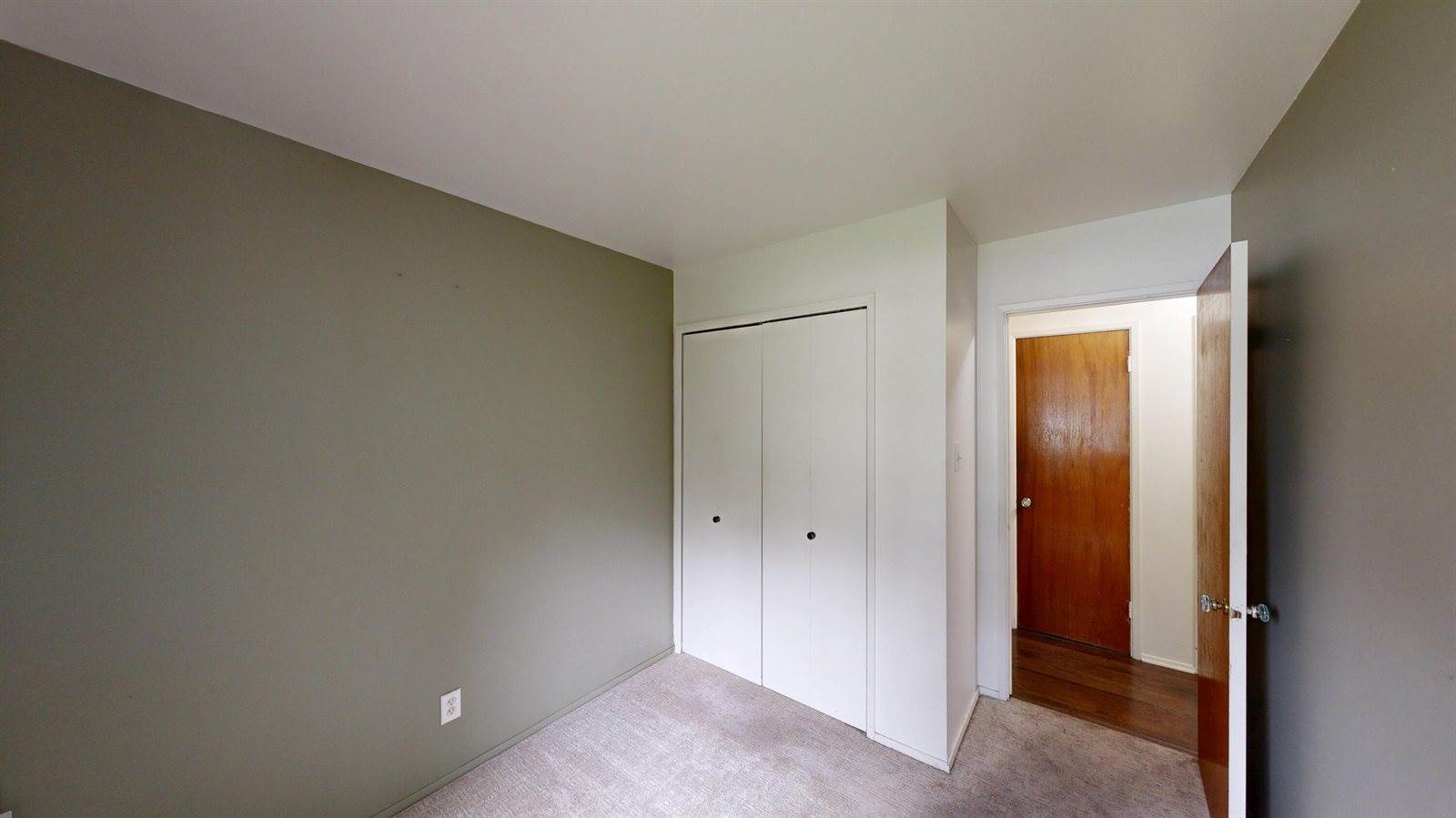 409 Garland Ct, Waukesha, WI 53188