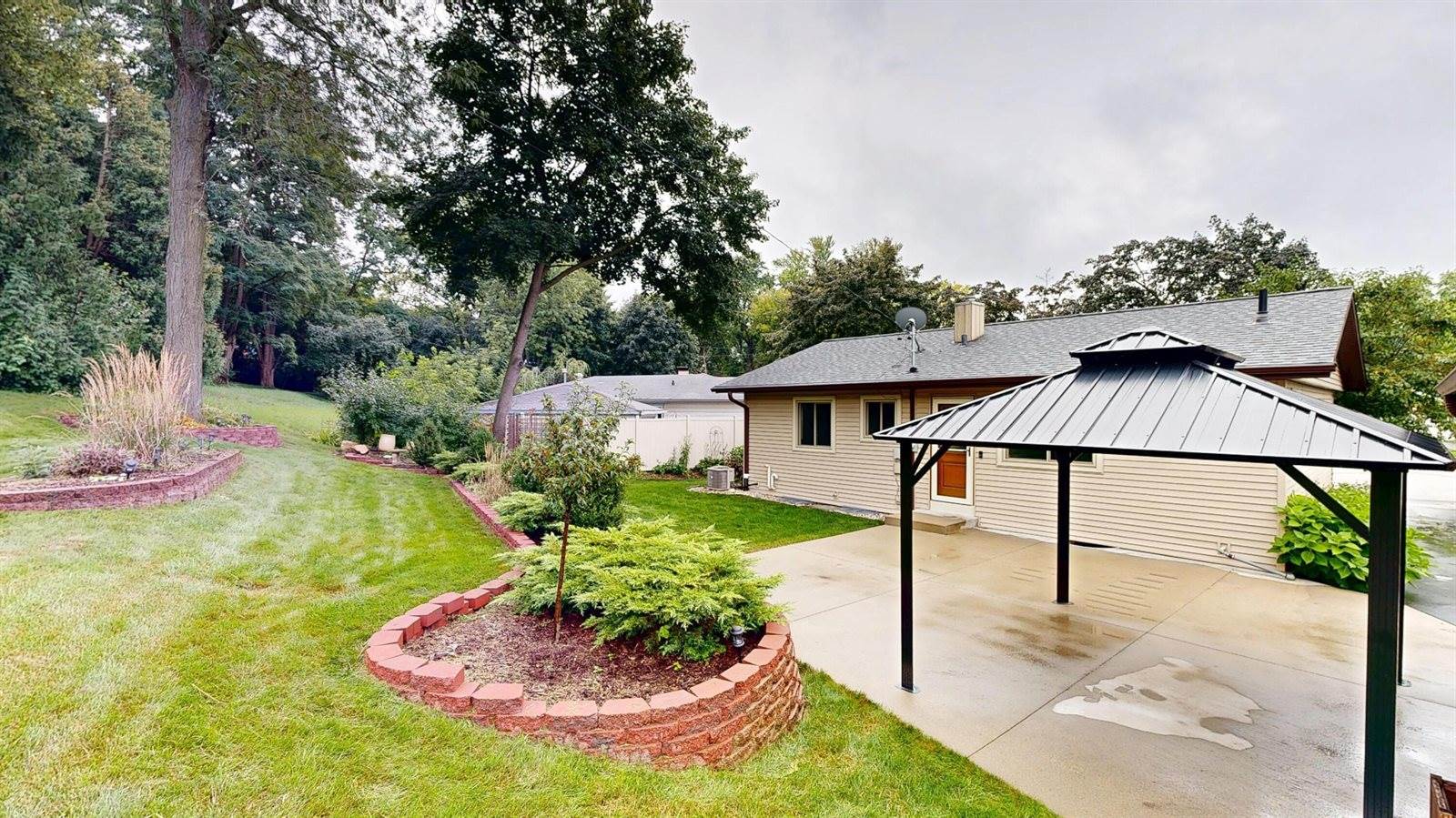 409 Garland Ct, Waukesha, WI 53188