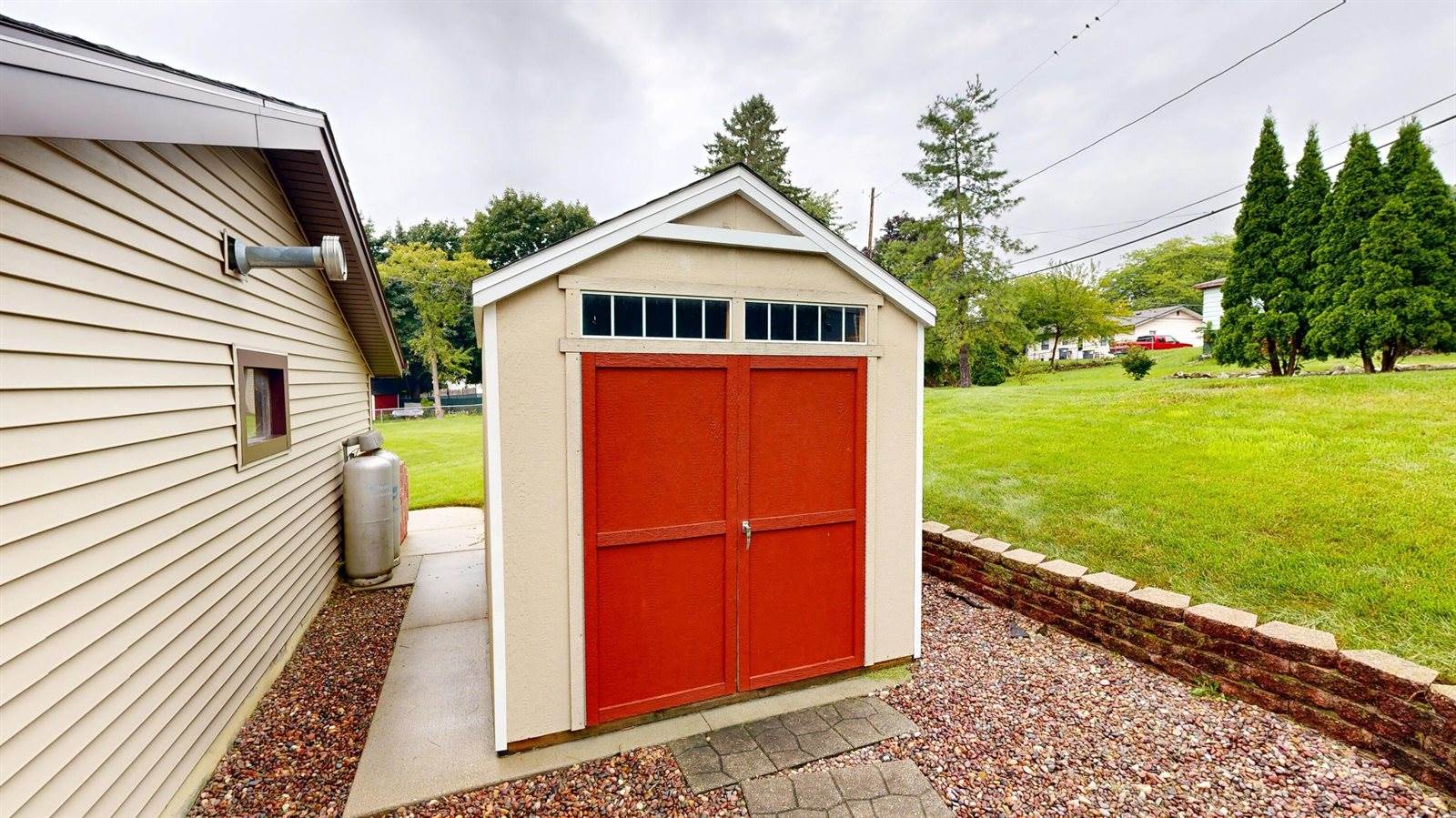 409 Garland Ct, Waukesha, WI 53188