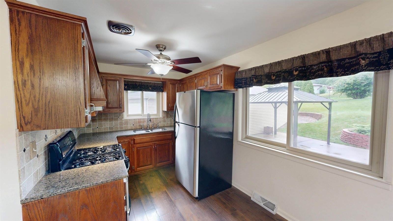 409 Garland Ct, Waukesha, WI 53188