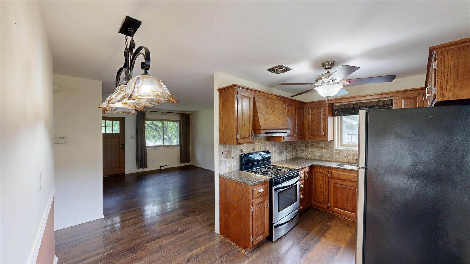 409 Garland Ct, Waukesha, WI 53188