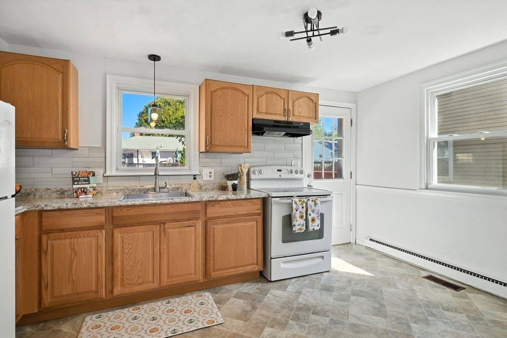 26-28 Moulton St, Springfield, MA 01118