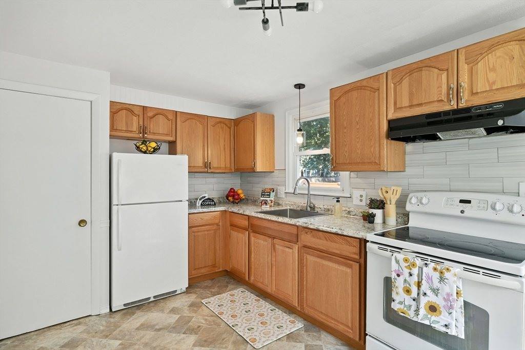 26-28 Moulton St, Springfield, MA 01118