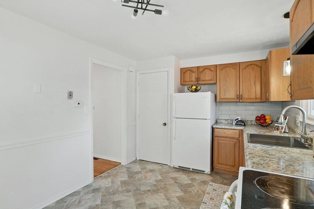 26-28 Moulton St, Springfield, MA 01118