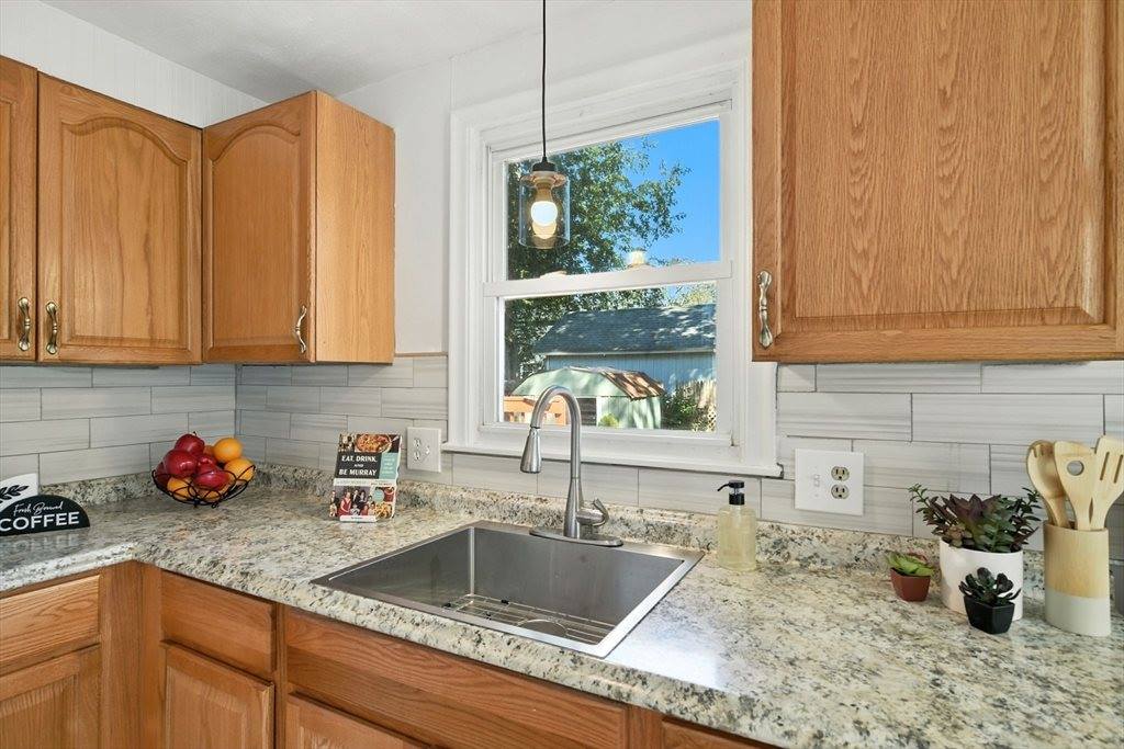 26-28 Moulton St, Springfield, MA 01118