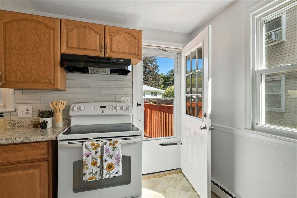 26-28 Moulton St, Springfield, MA 01118