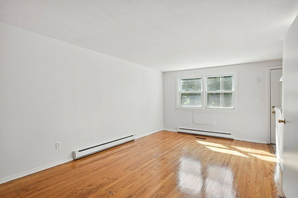 26-28 Moulton St, Springfield, MA 01118