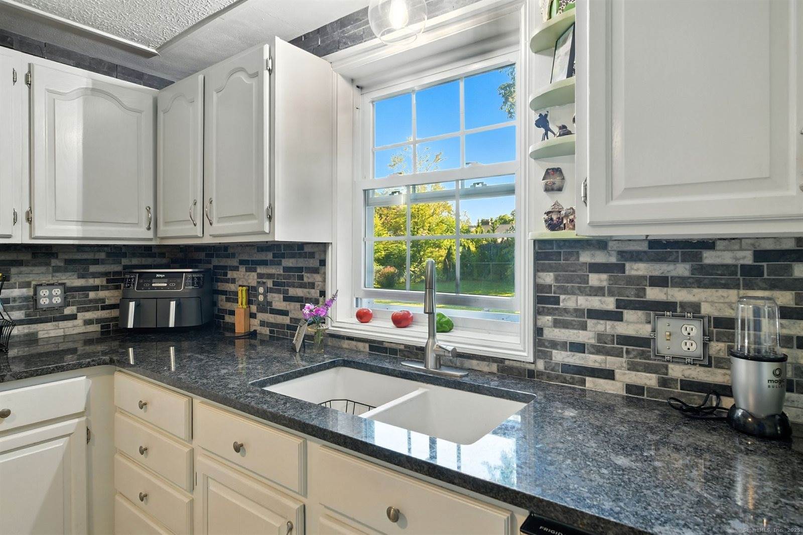 14 Avon, Enfield, CT 06082