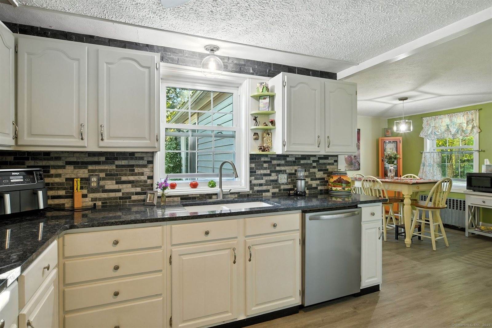 14 Avon, Enfield, CT 06082