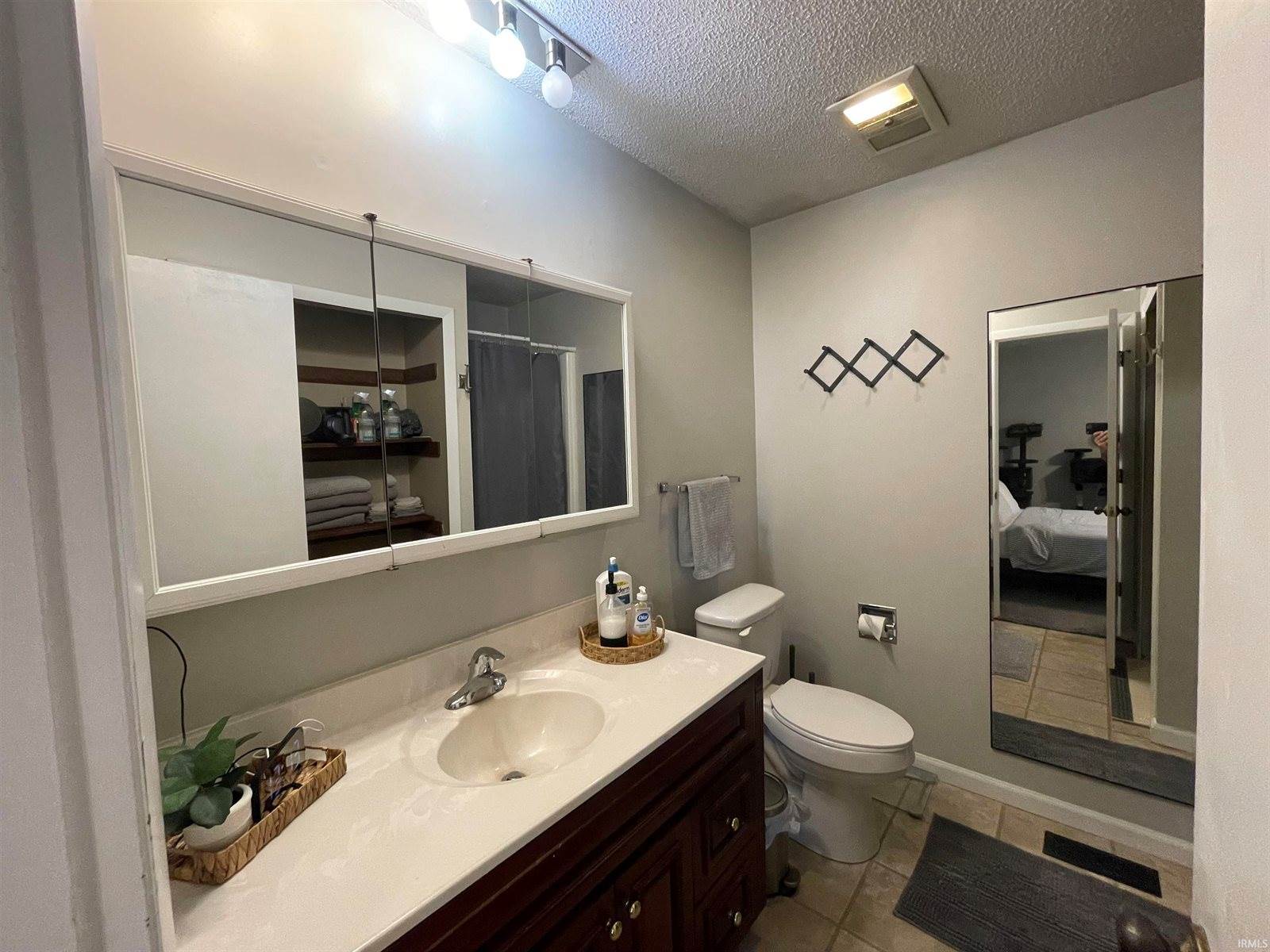 400 W Skyway Drive, Muncie, IN 47303