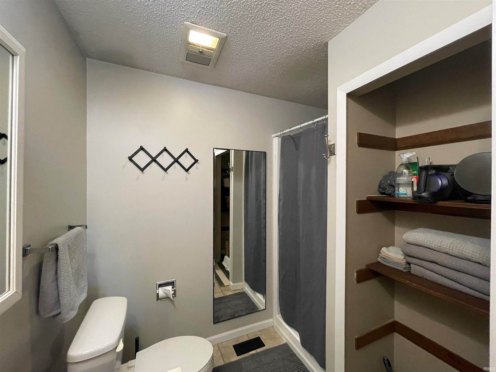 400 W Skyway Drive, Muncie, IN 47303