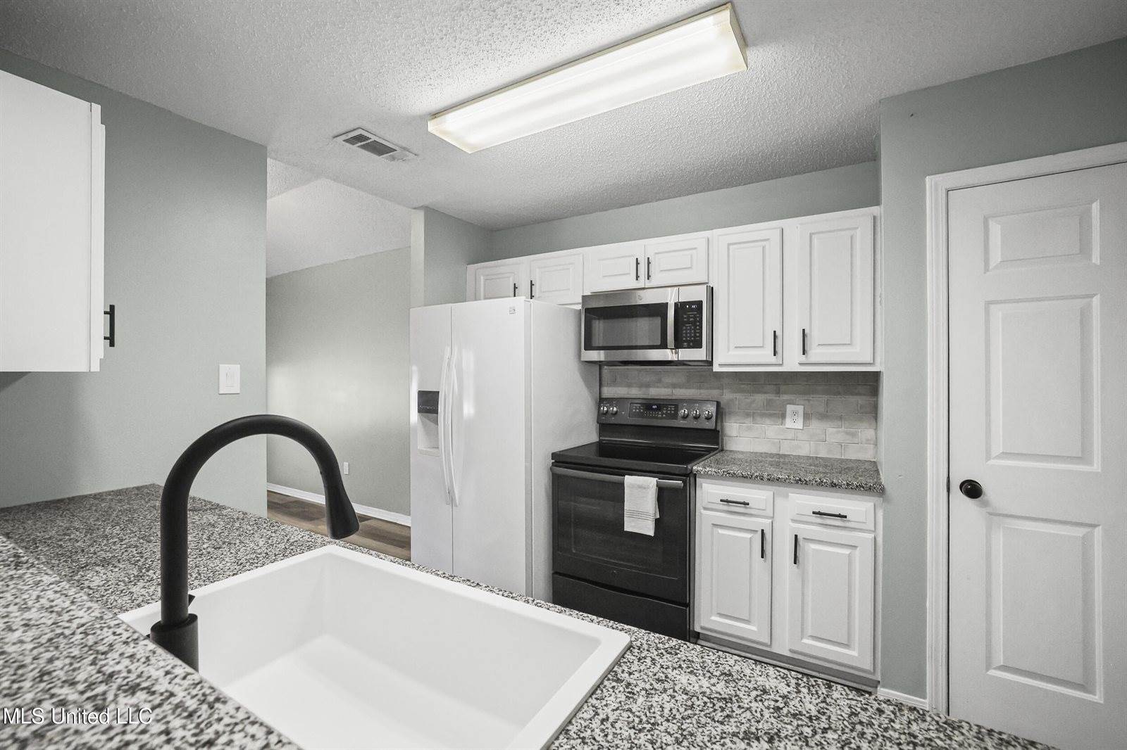 1920 Brookdale Street, Biloxi, MS 39532