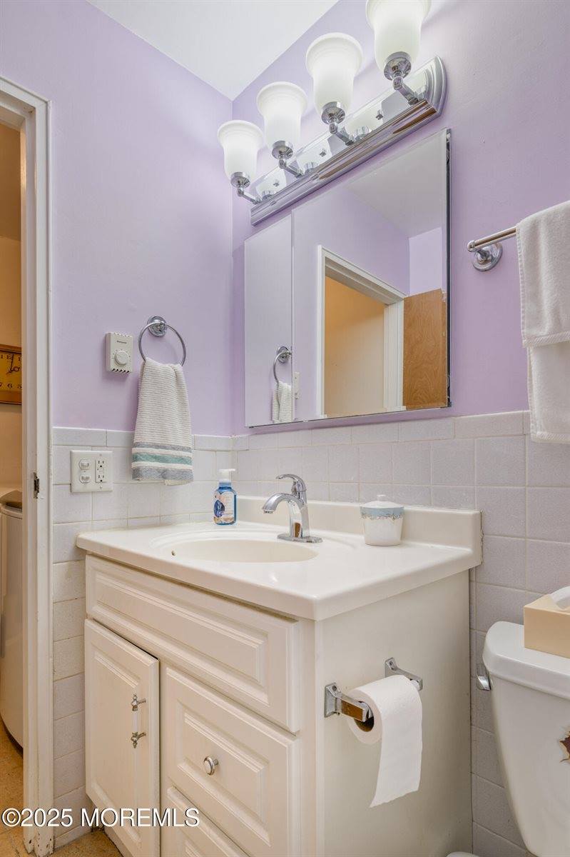 4 California Drive, Whiting, NJ 08759