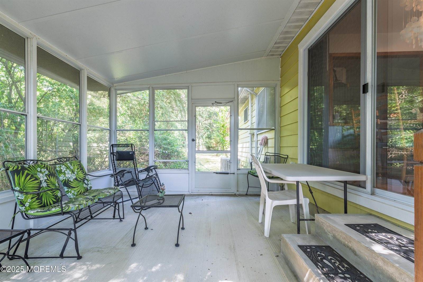 4 California Drive, Whiting, NJ 08759