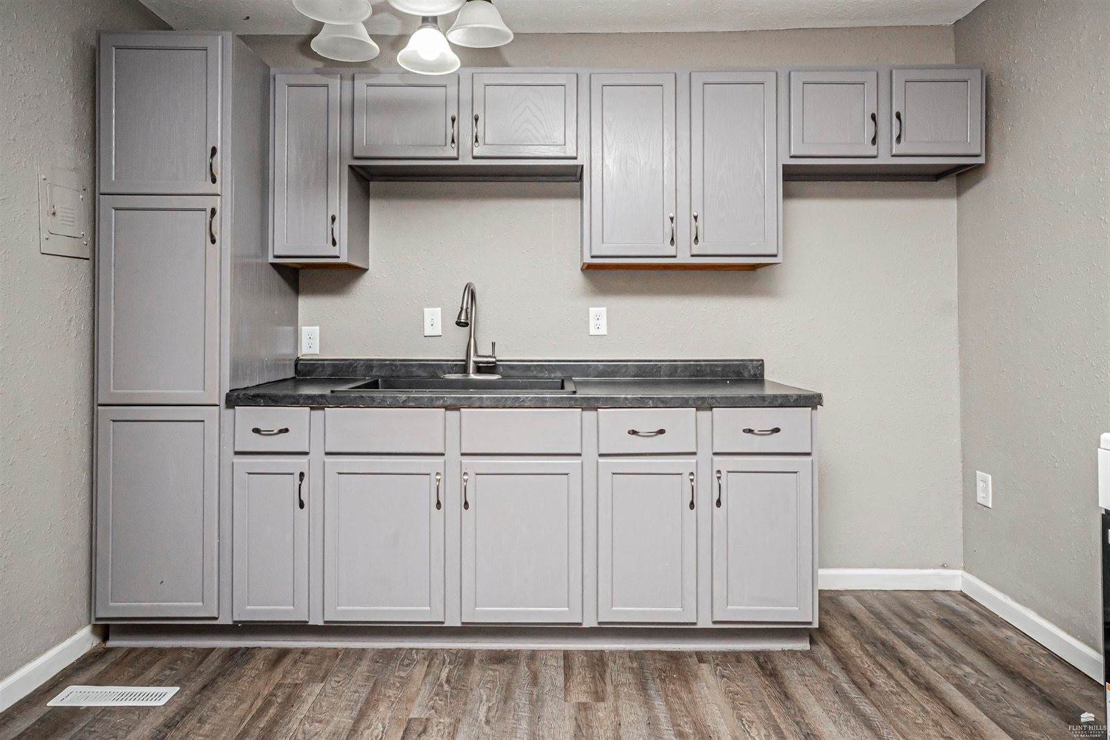 2425 Old 40 Highway, Junction City, KS 66441