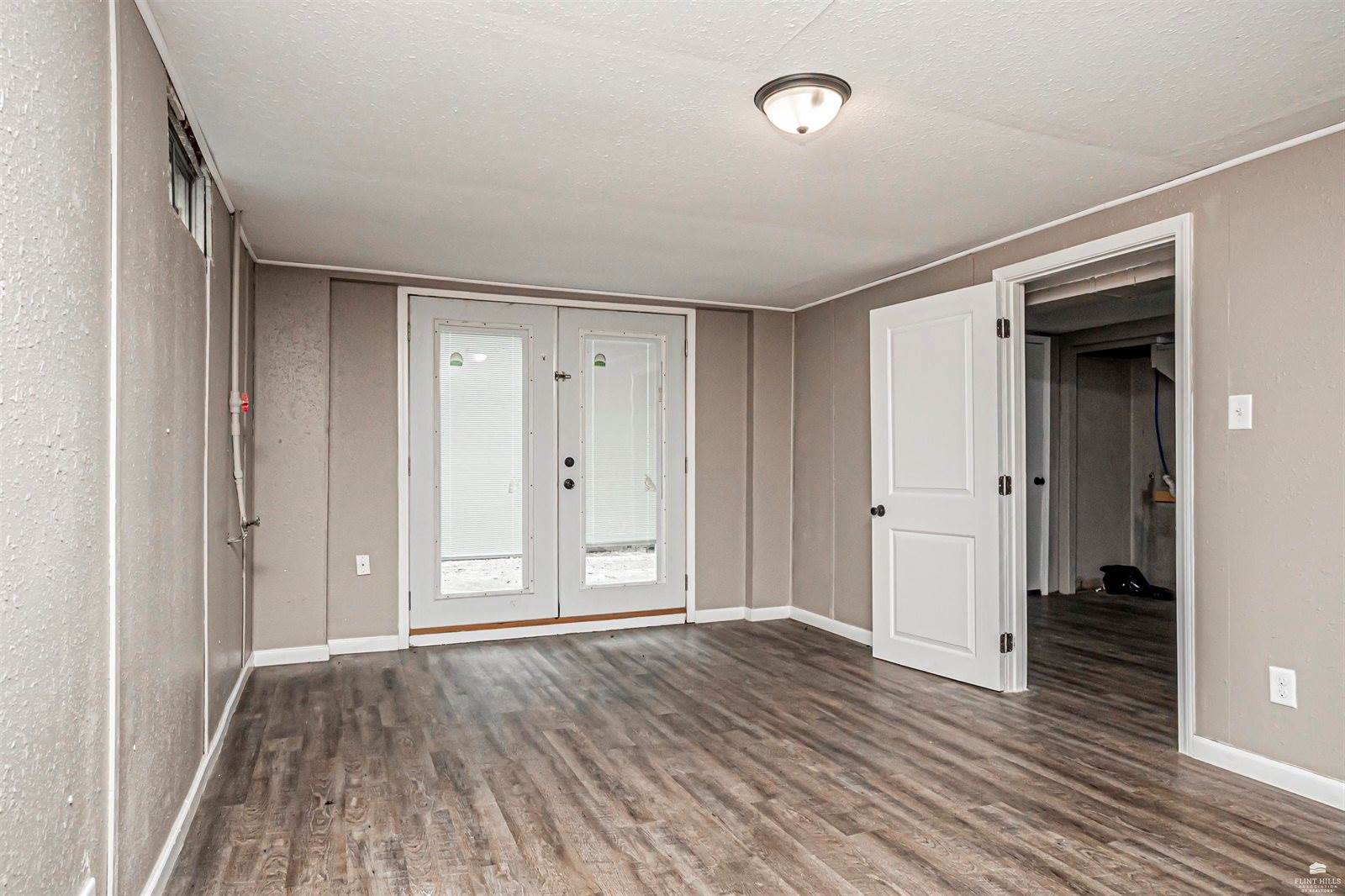 2425 Old 40 Highway, Junction City, KS 66441