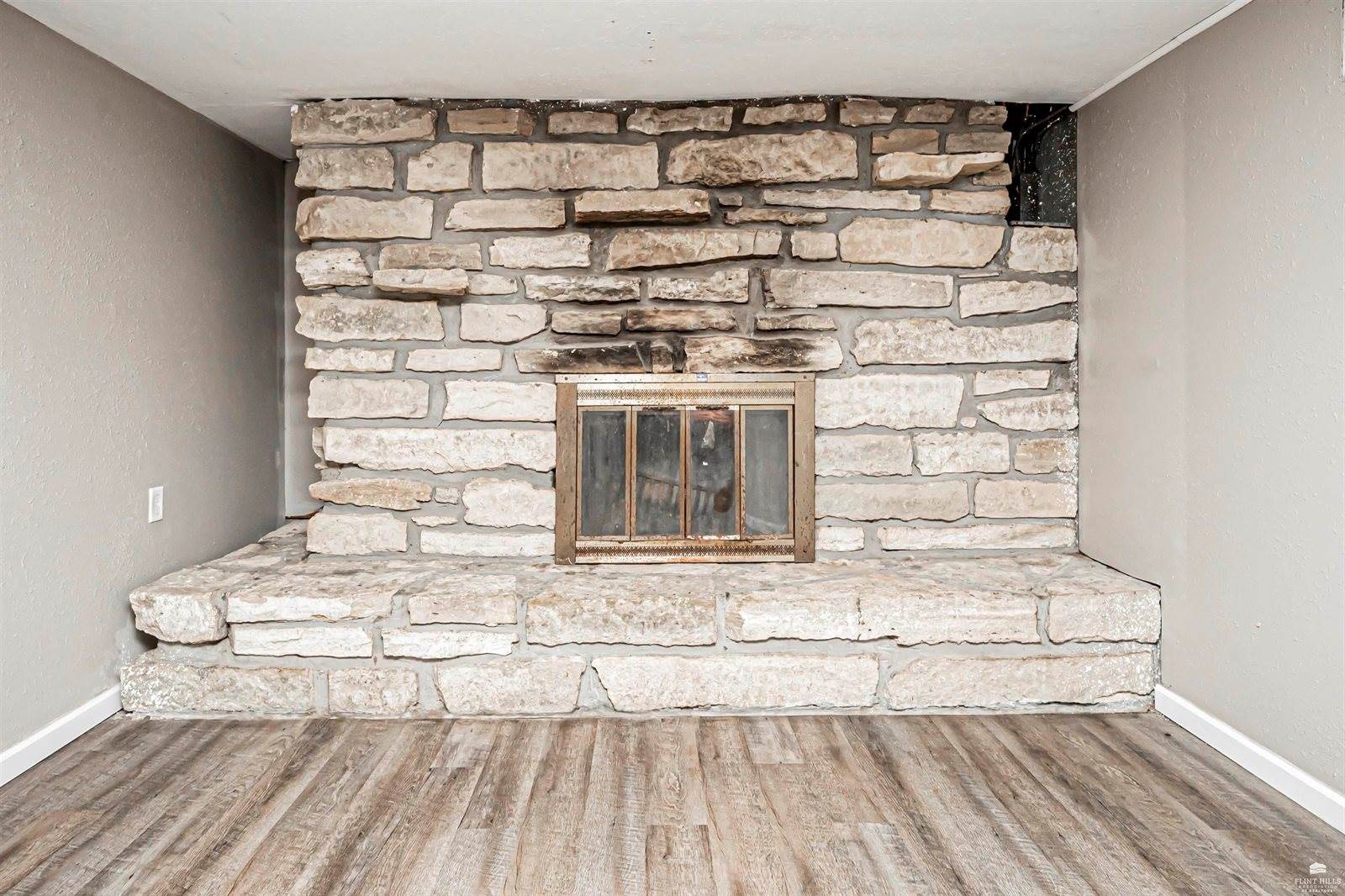 2425 Old 40 Highway, Junction City, KS 66441