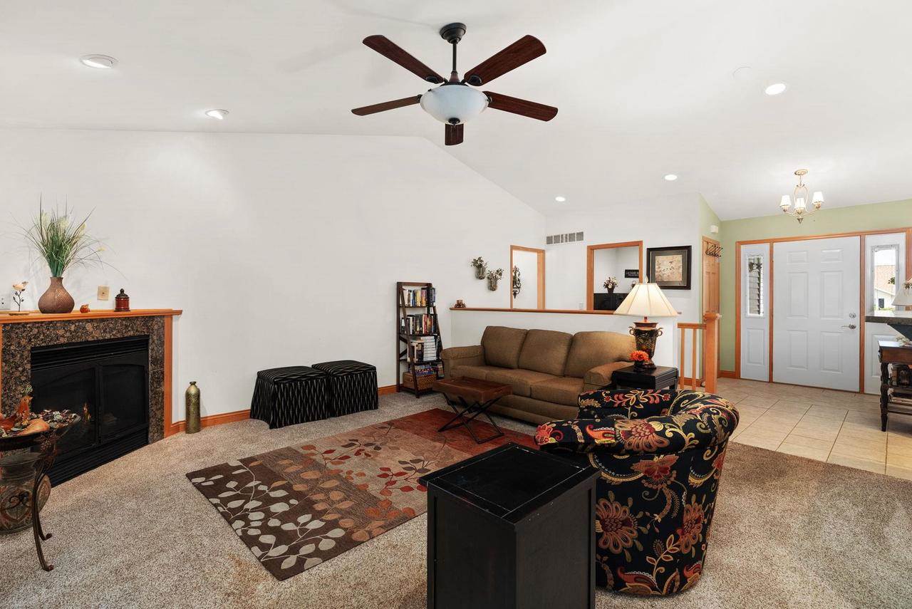 209 Morningside Drive, Deerfield, WI 53531