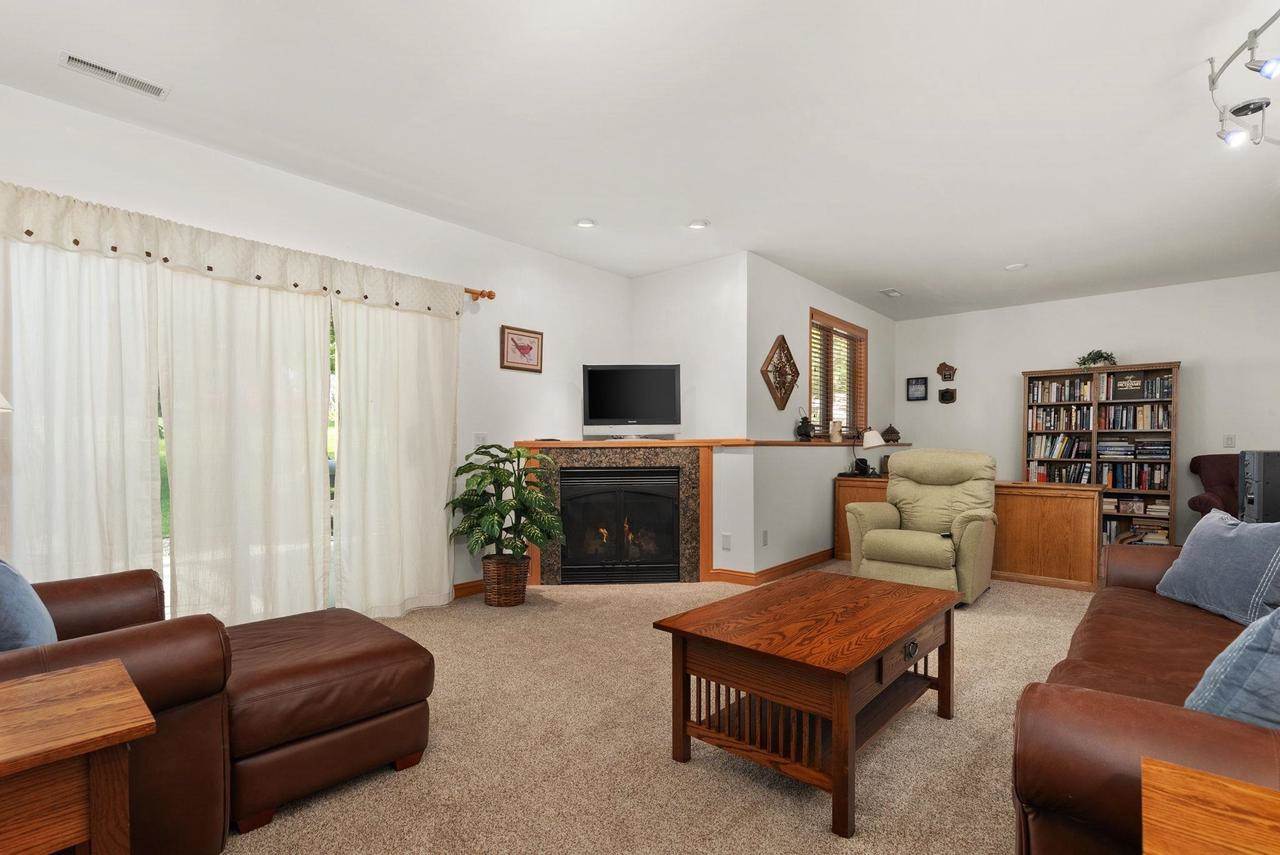 209 Morningside Drive, Deerfield, WI 53531