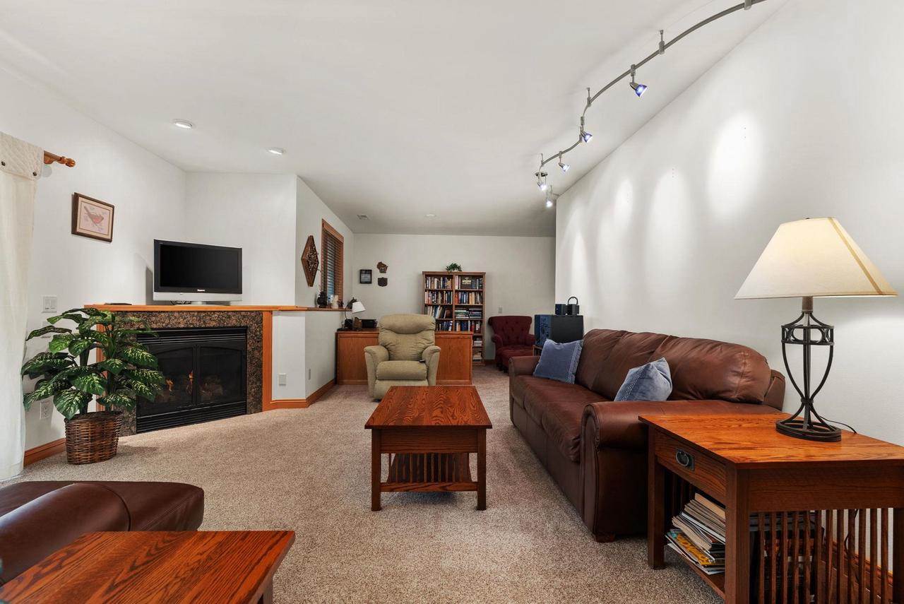 209 Morningside Drive, Deerfield, WI 53531