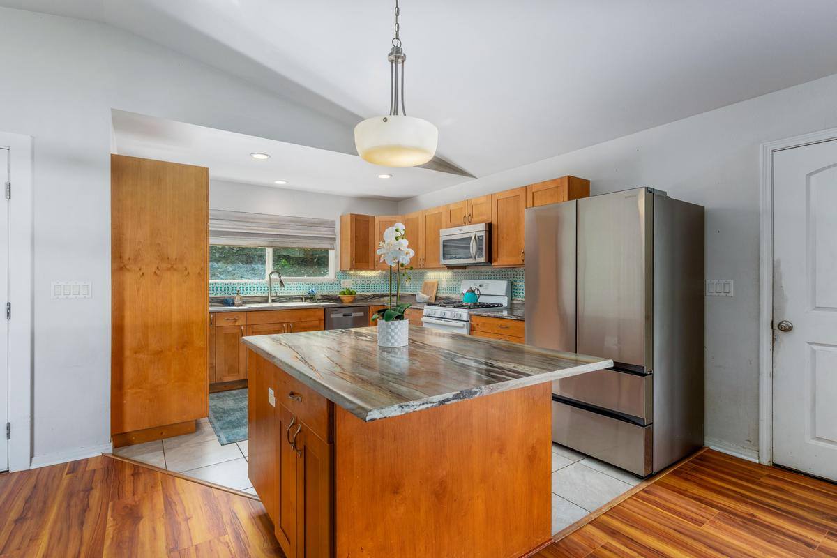 75-5792 Lalo Kawena Pl, Kailua Kona, HI 96740