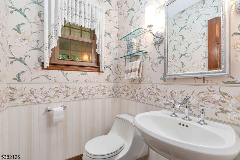 16 Robin Road, Warren Township, NJ 07059