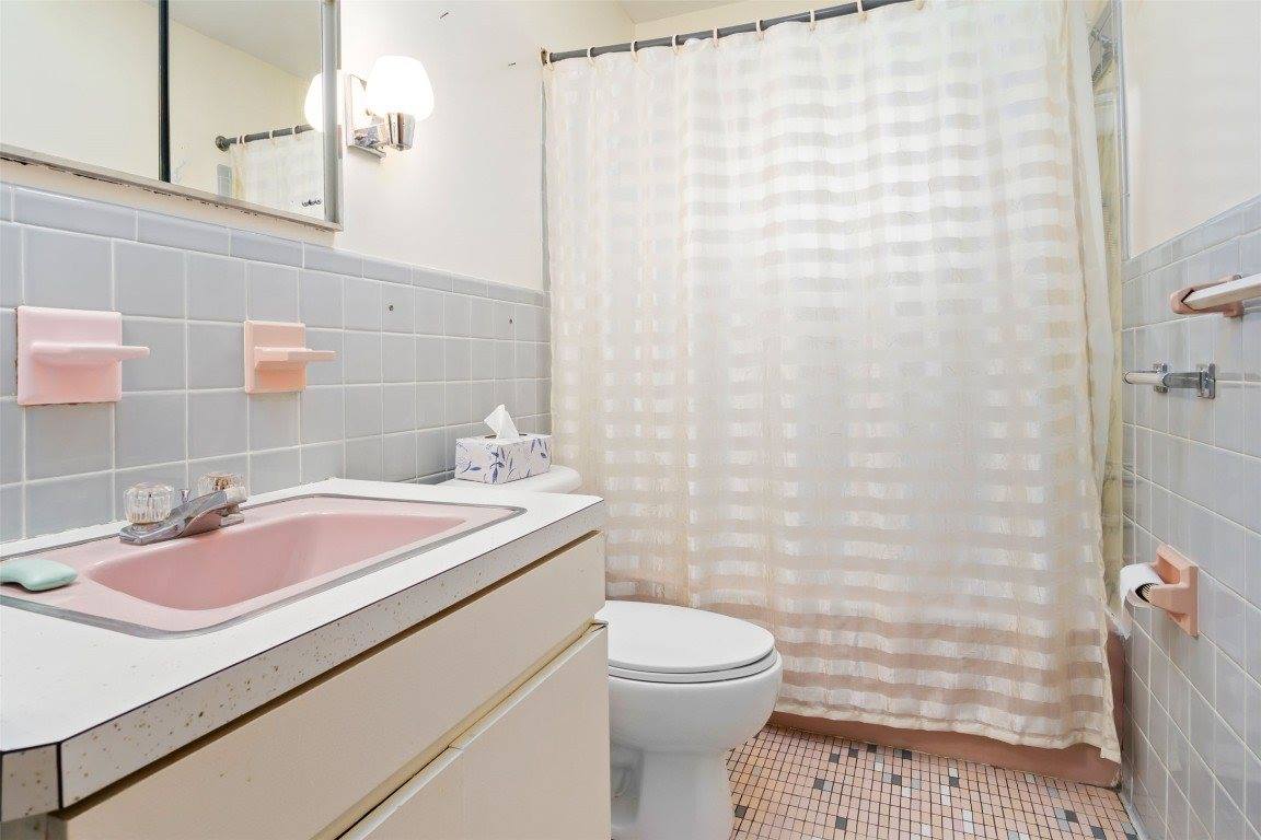 328 Chestnut Lane, Vestal, NY 13850