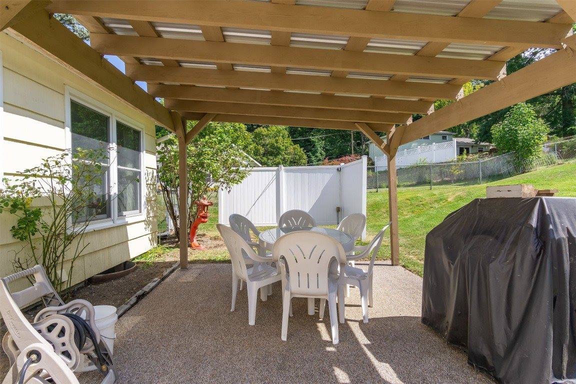 328 Chestnut Lane, Vestal, NY 13850