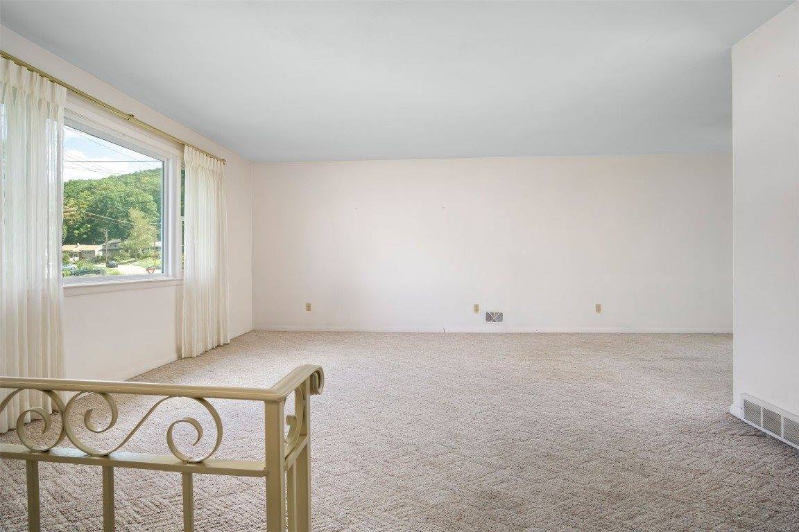 328 Chestnut Lane, Vestal, NY 13850