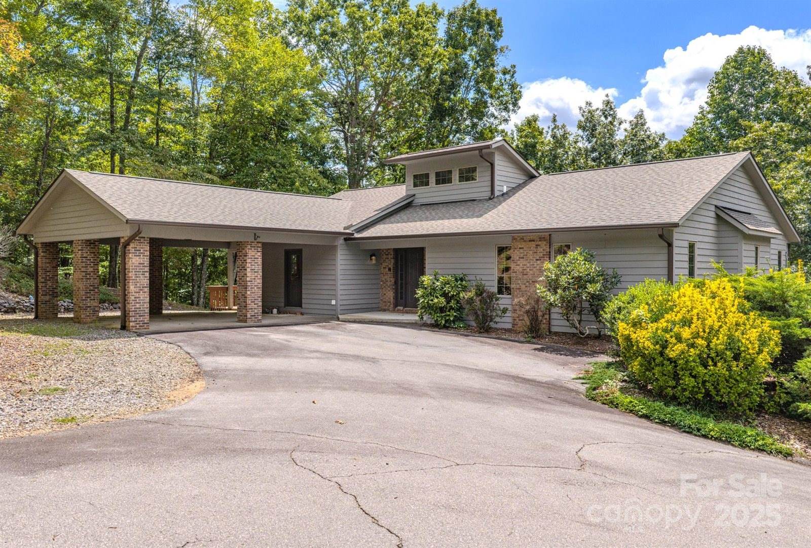 452 Cragmont Road, Black Mountain, NC 28711