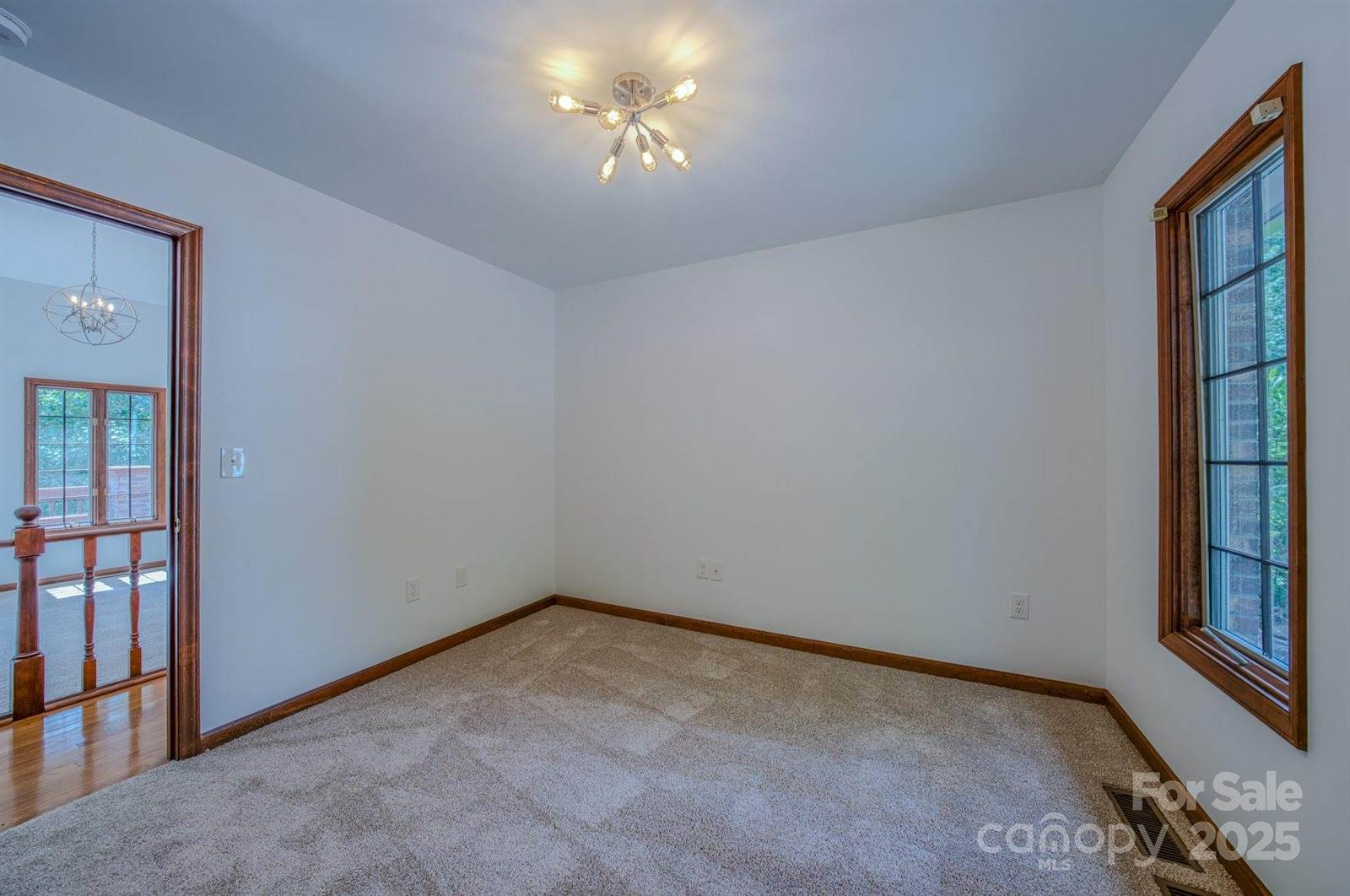 452 Cragmont Road, Black Mountain, NC 28711