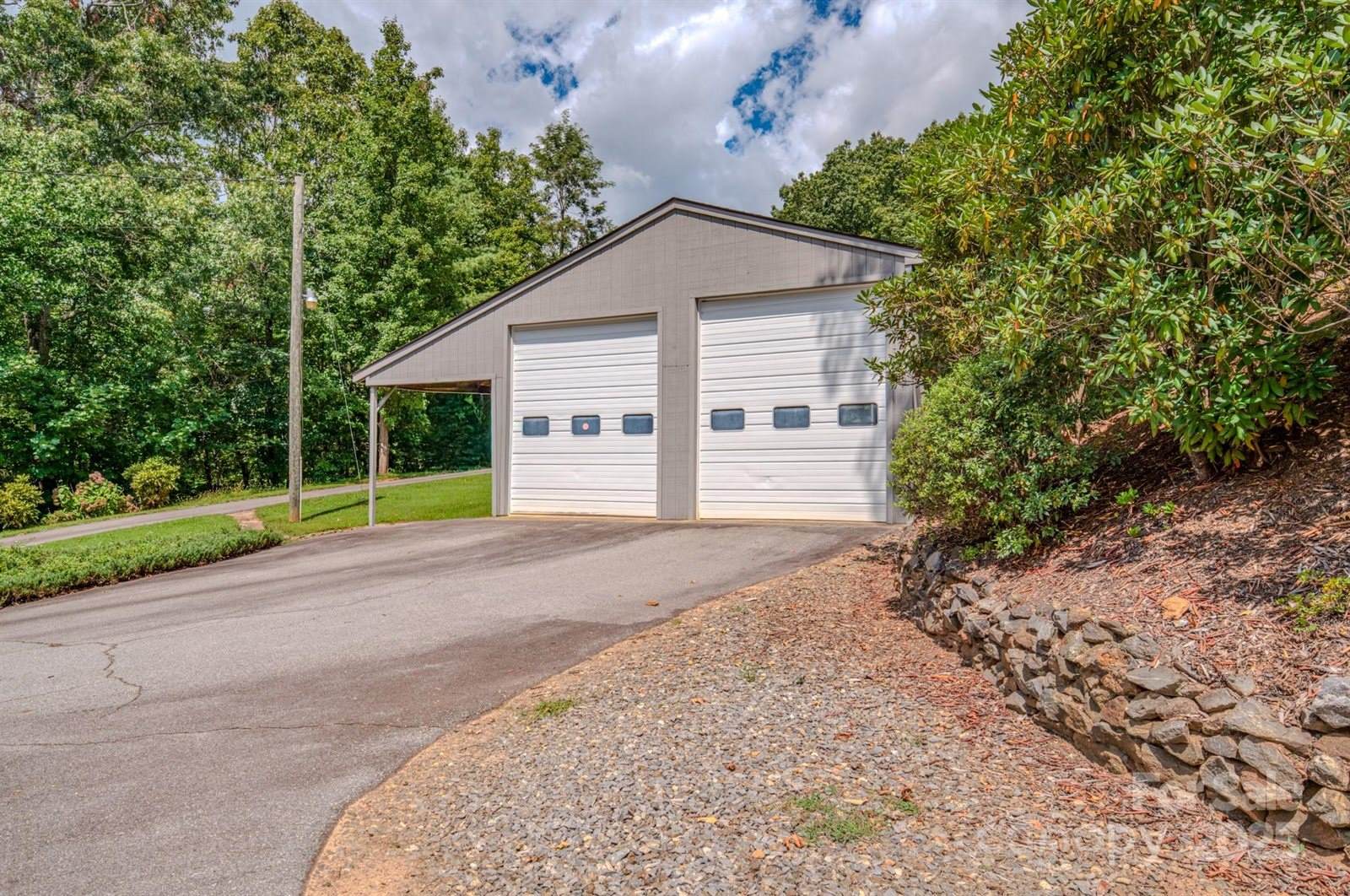 452 Cragmont Road, Black Mountain, NC 28711