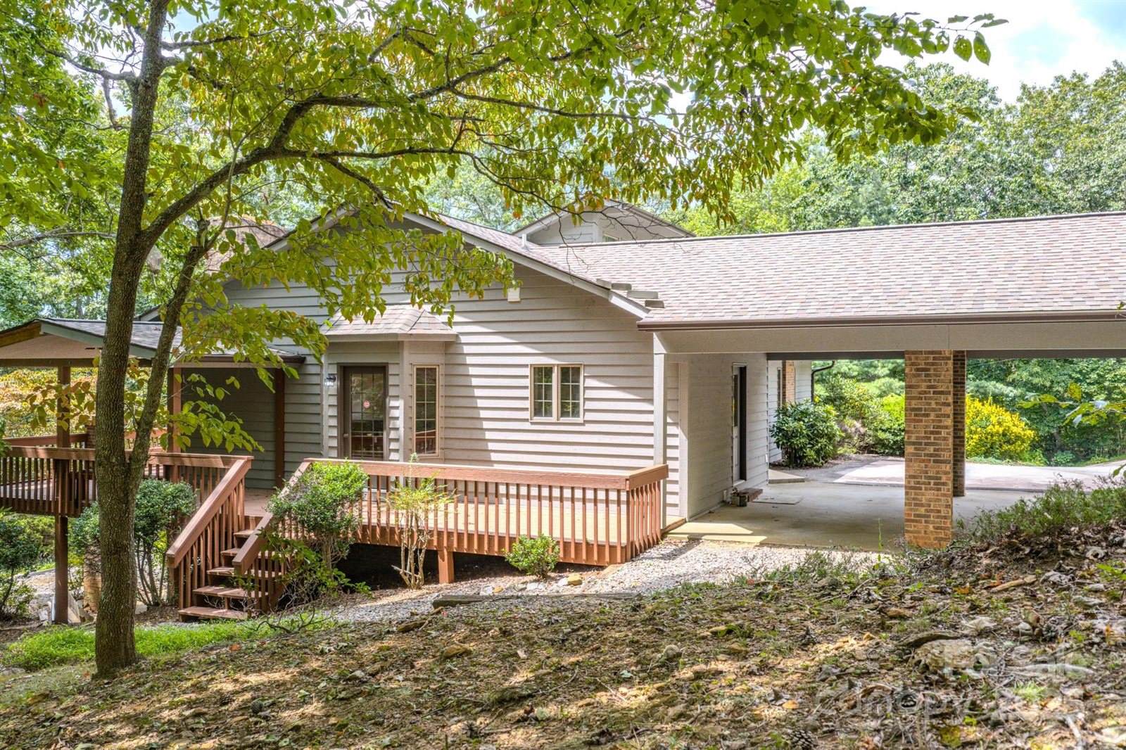 452 Cragmont Road, Black Mountain, NC 28711