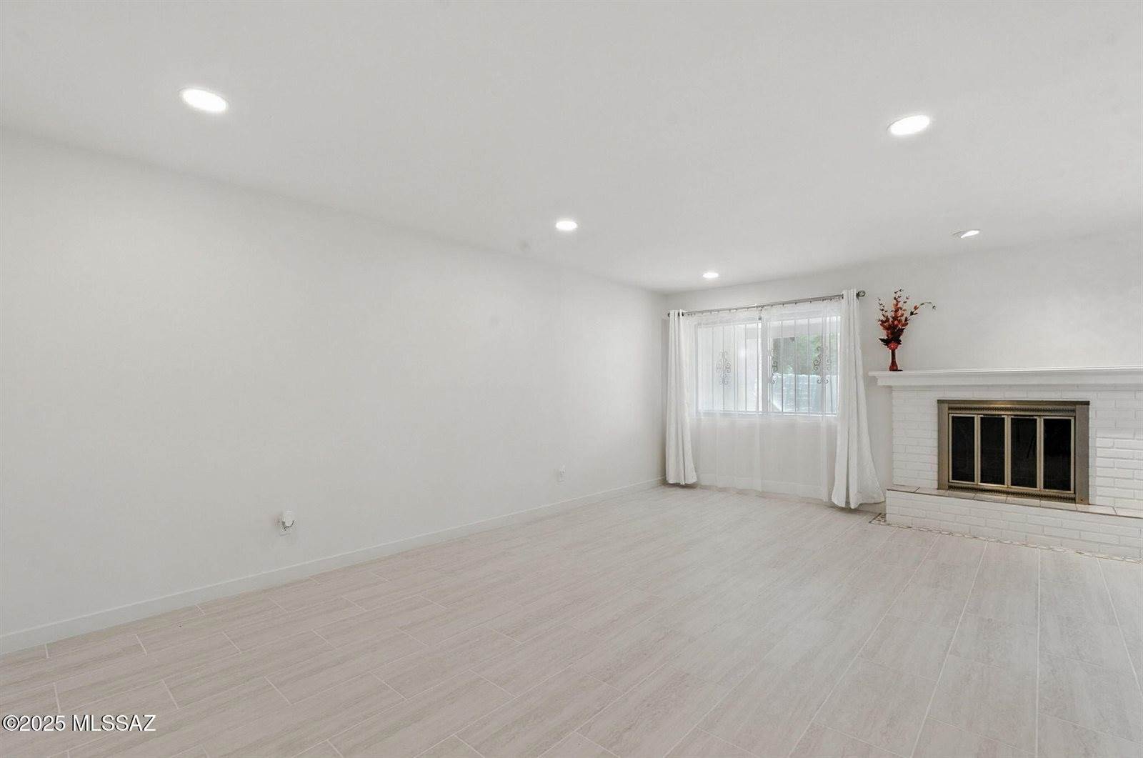 9070 East Palms Park Drive, Tucson, AZ 85715