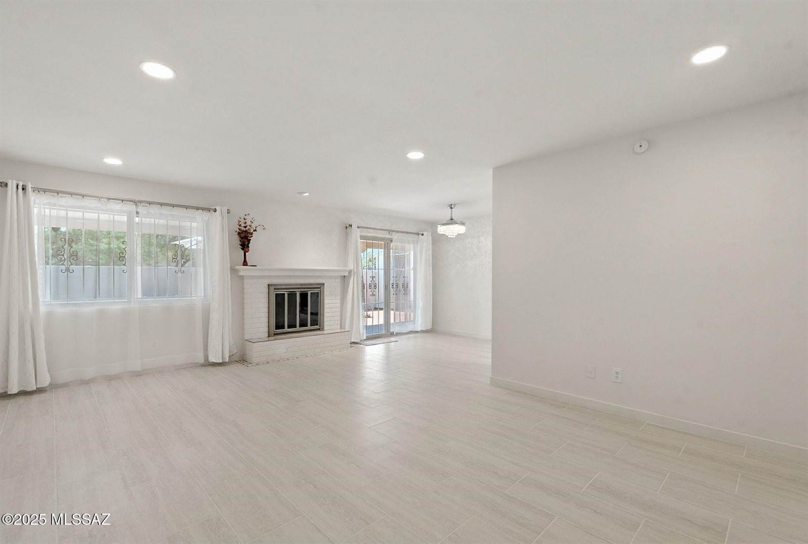 9070 East Palms Park Drive, Tucson, AZ 85715