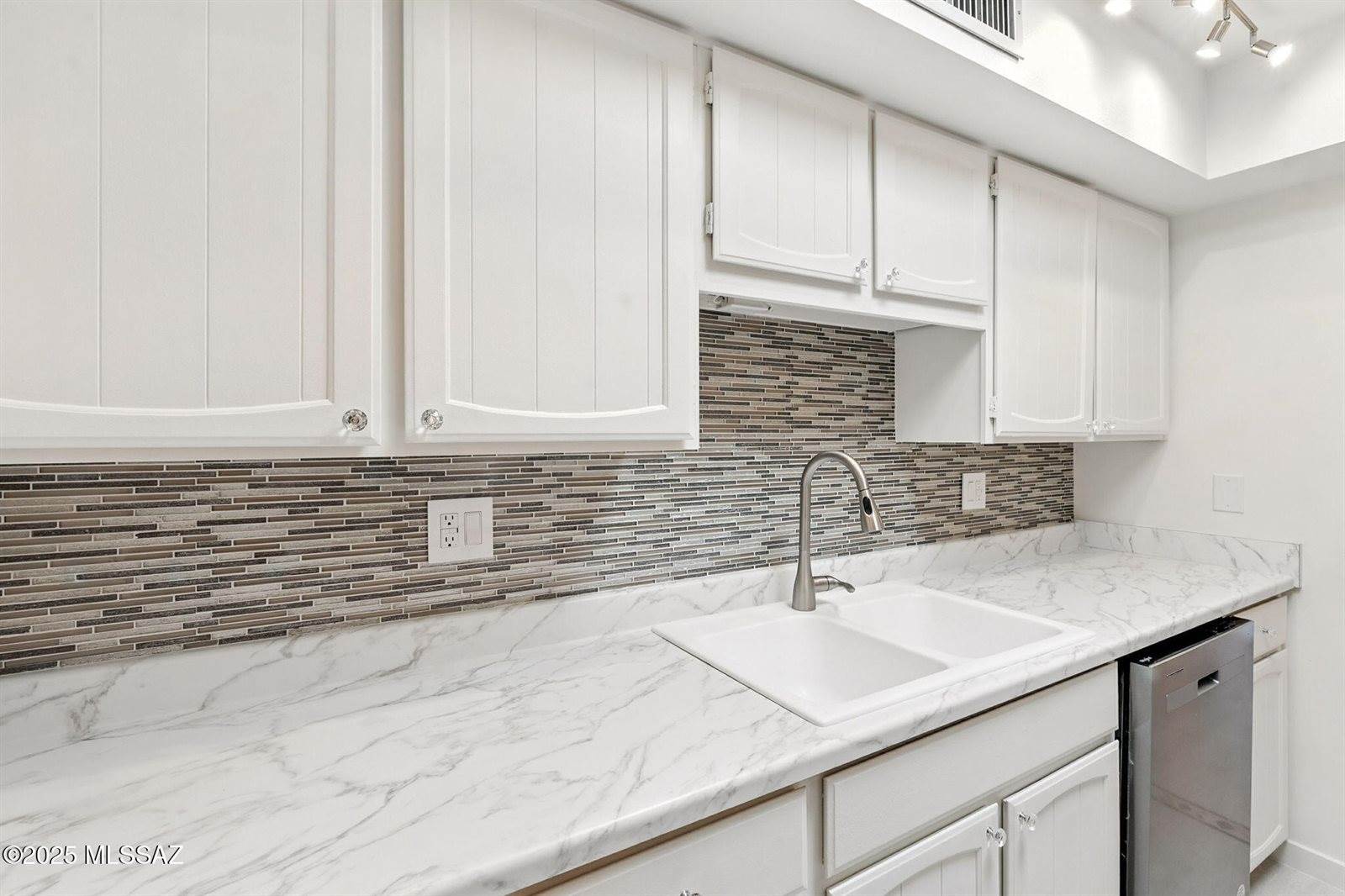 9070 East Palms Park Drive, Tucson, AZ 85715