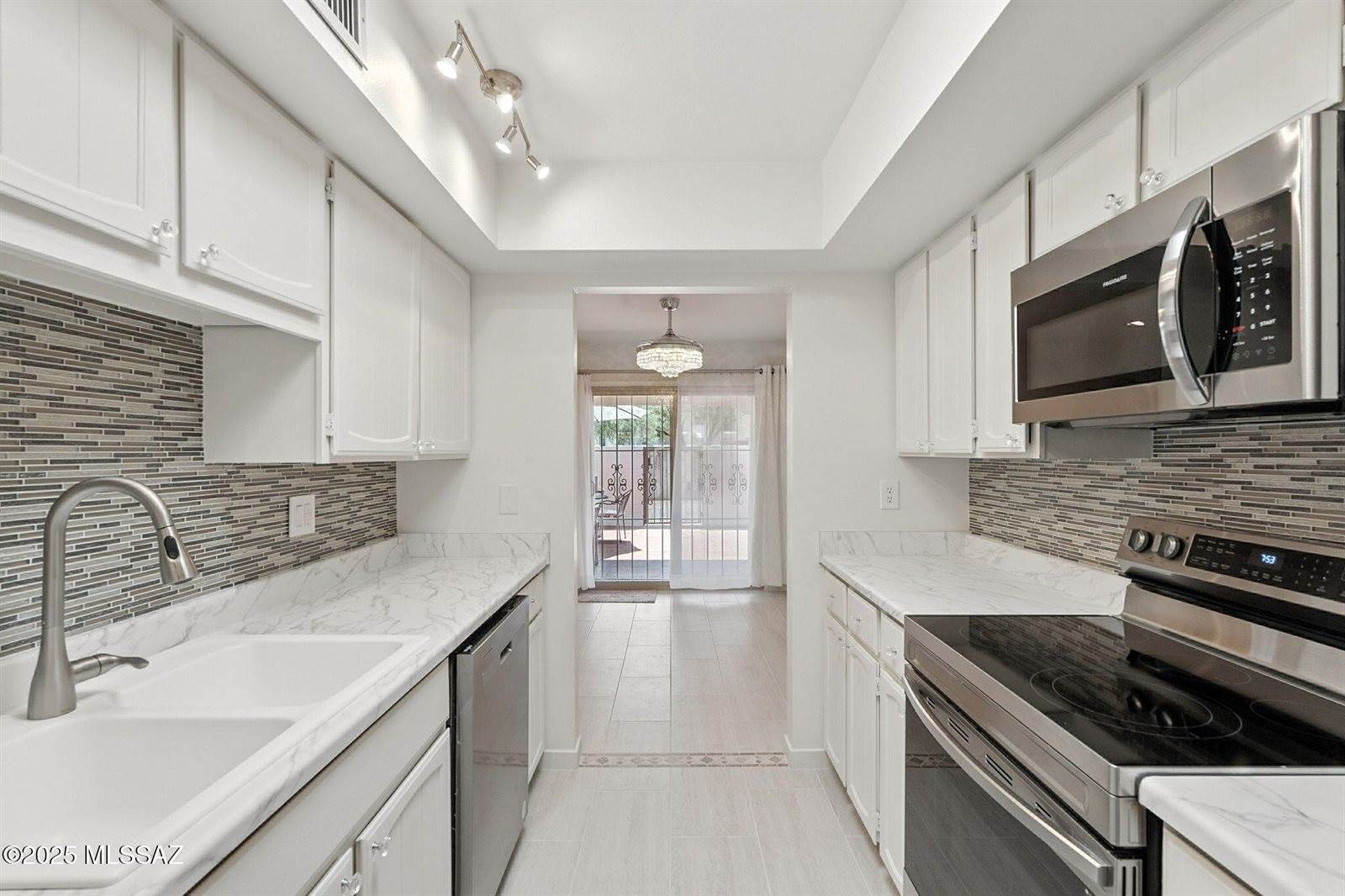 9070 East Palms Park Drive, Tucson, AZ 85715