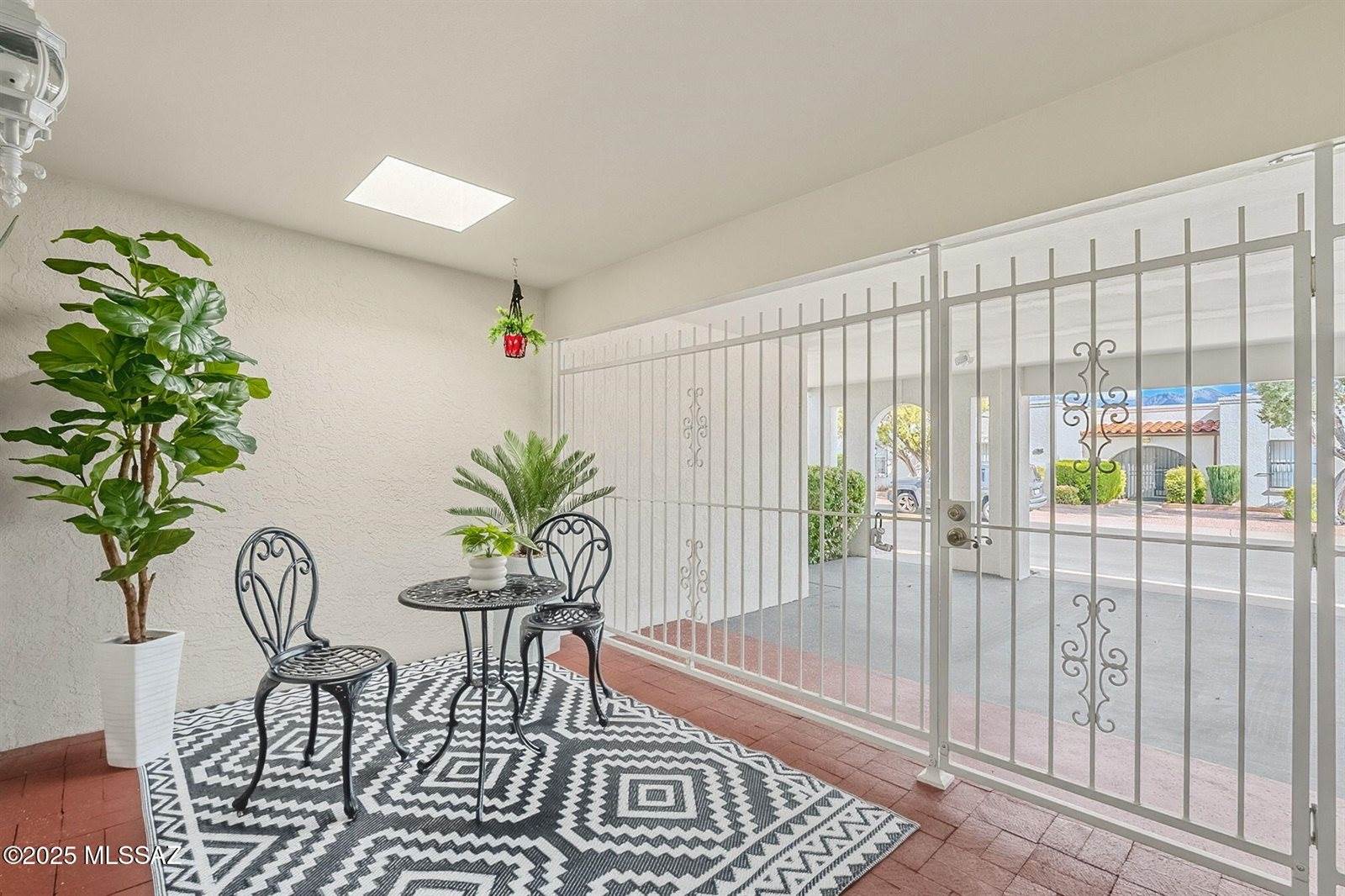 9070 East Palms Park Drive, Tucson, AZ 85715