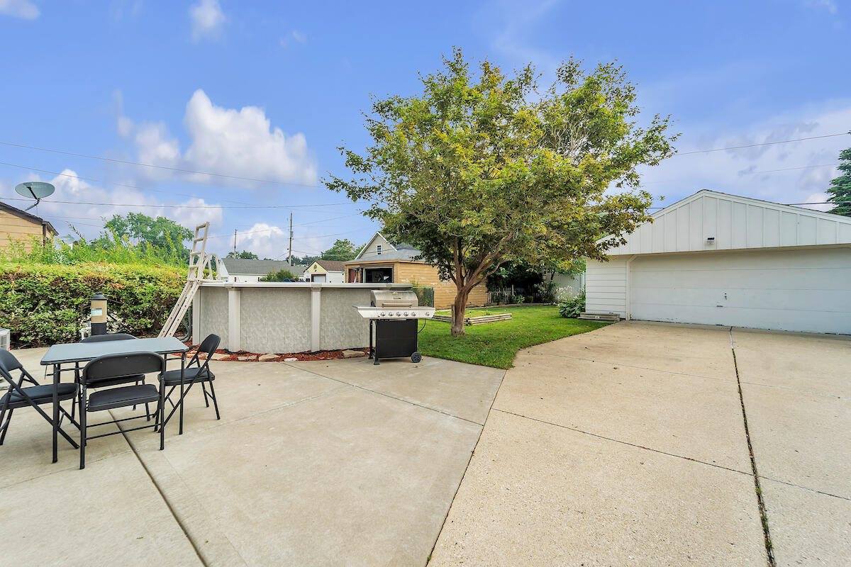 3726 South 24th St, Milwaukee, WI 53221