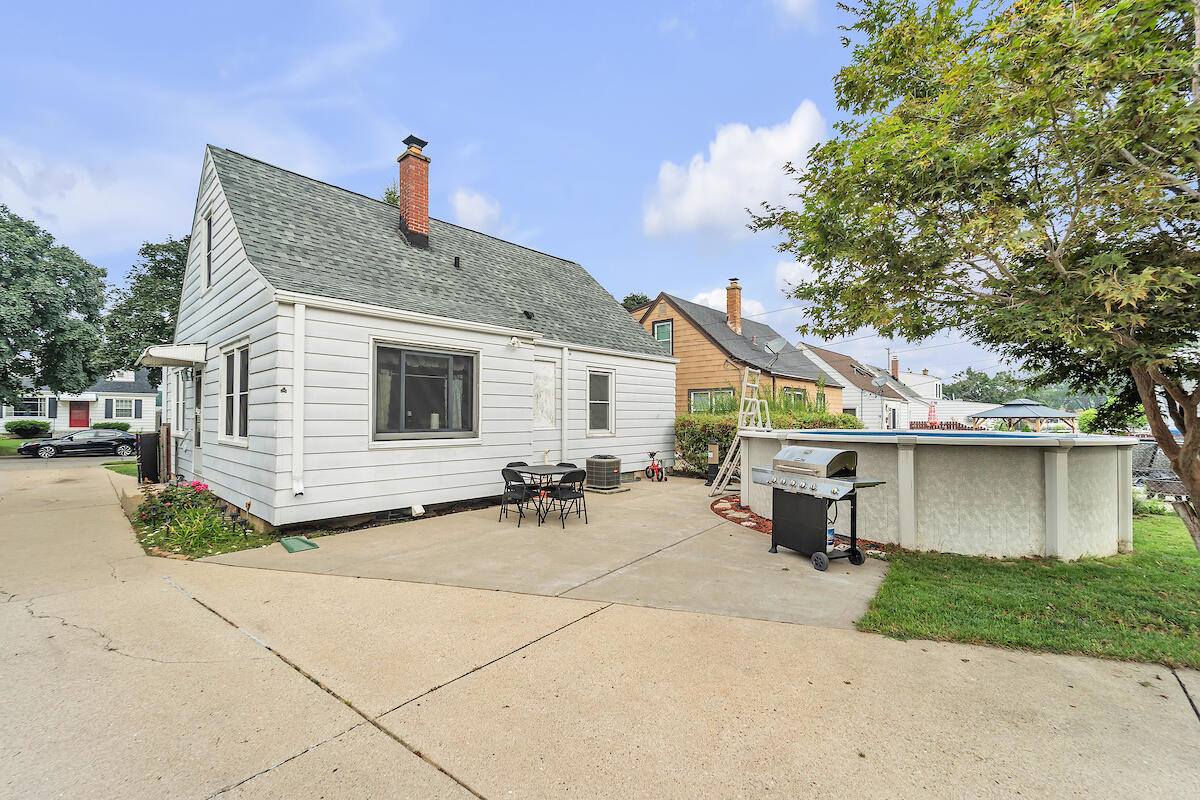 3726 South 24th St, Milwaukee, WI 53221