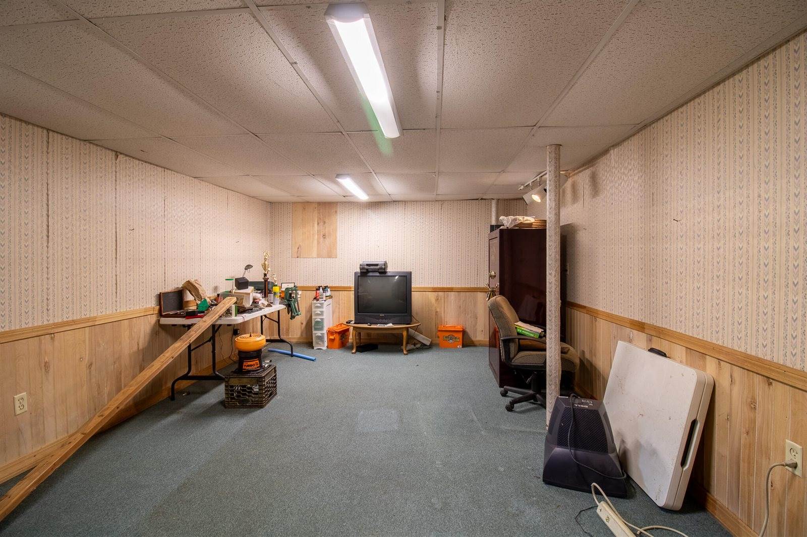 929 Levenseller Road, Holden, ME 04429