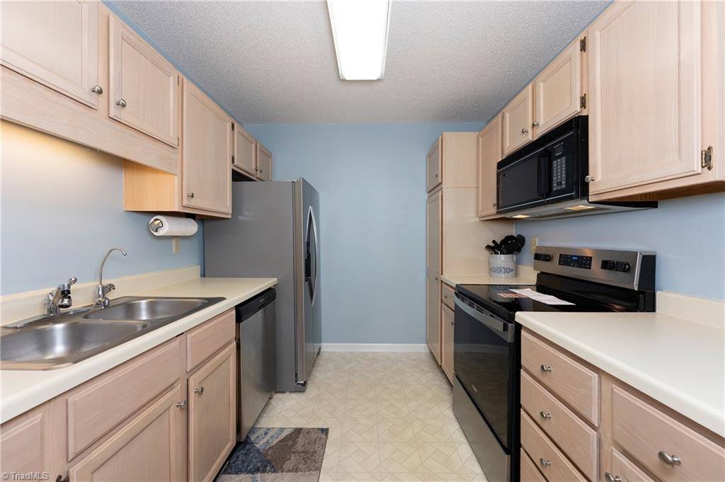 3904 Westridge Meadow Circle, Clemmons, NC 27012