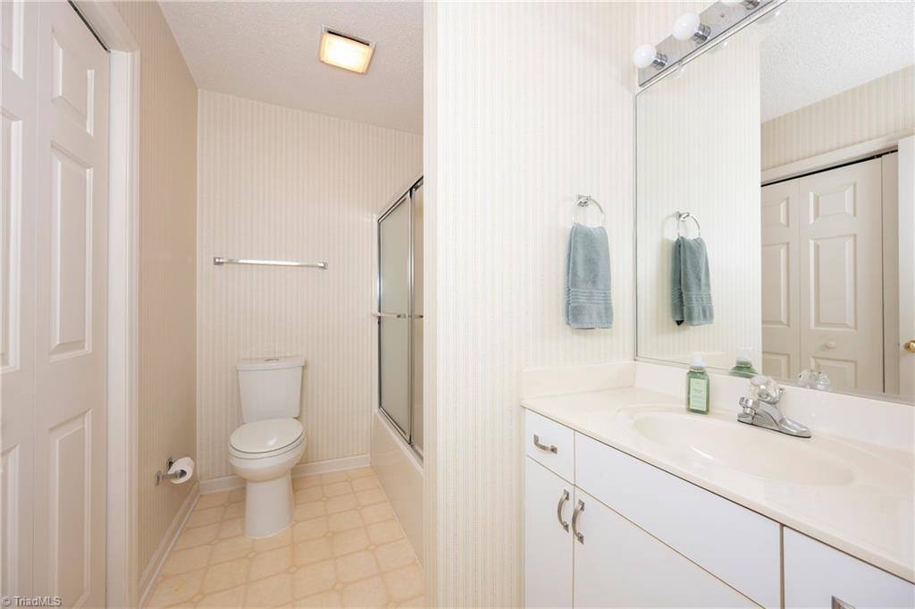 3904 Westridge Meadow Circle, Clemmons, NC 27012