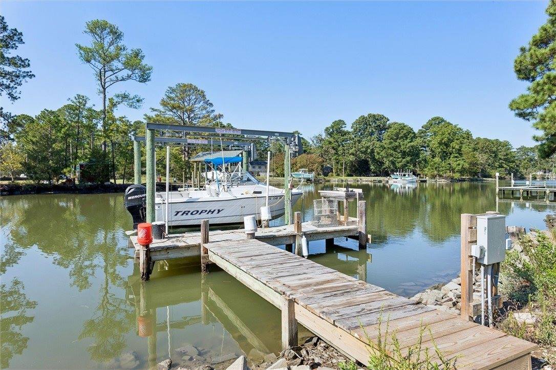 9286 Sylvia Avenue, Hayes, VA 23072