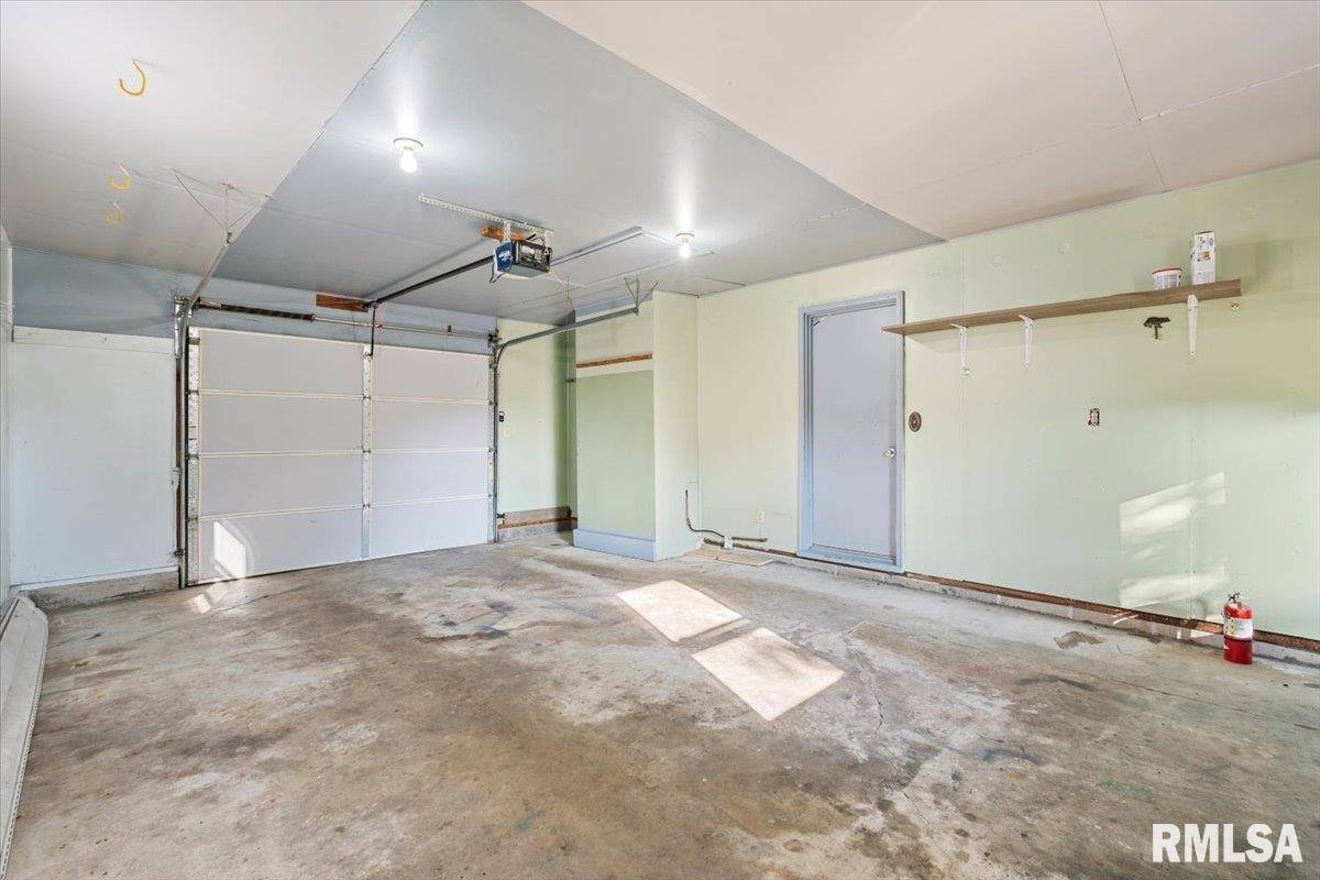 1107 North Thornwood Avenue, Davenport, IA 52804