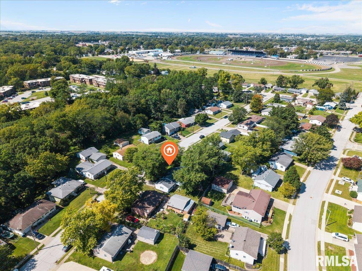 1107 North Thornwood Avenue, Davenport, IA 52804