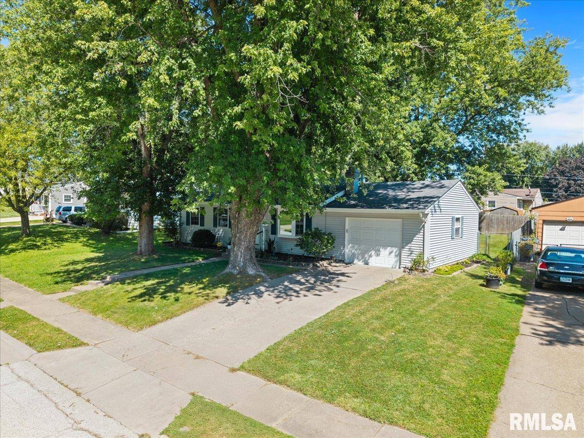 1107 North Thornwood Avenue, Davenport, IA 52804